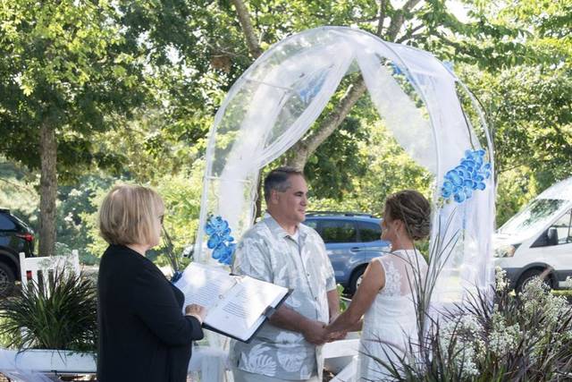 Vows under the arch
