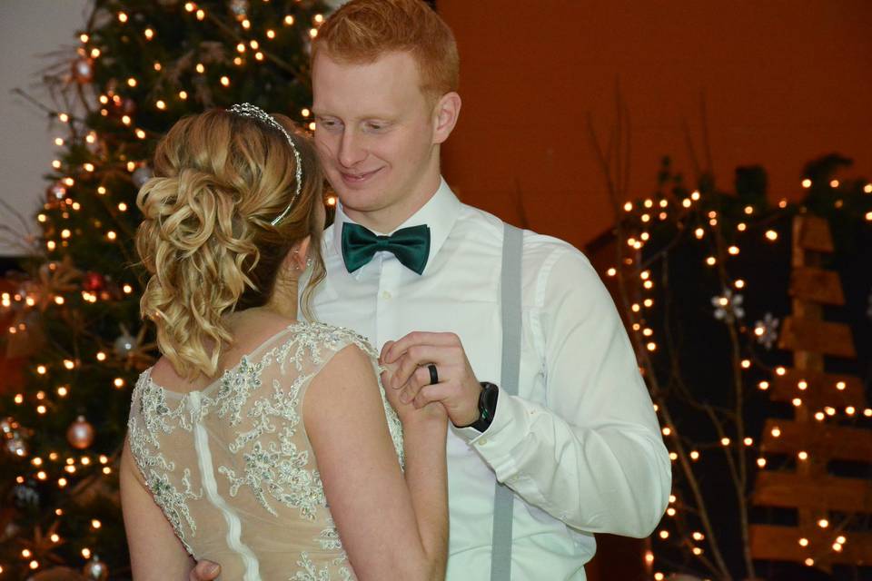 Bride/Groom dancing