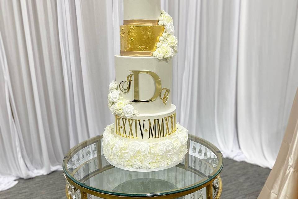 Gold touches on cake