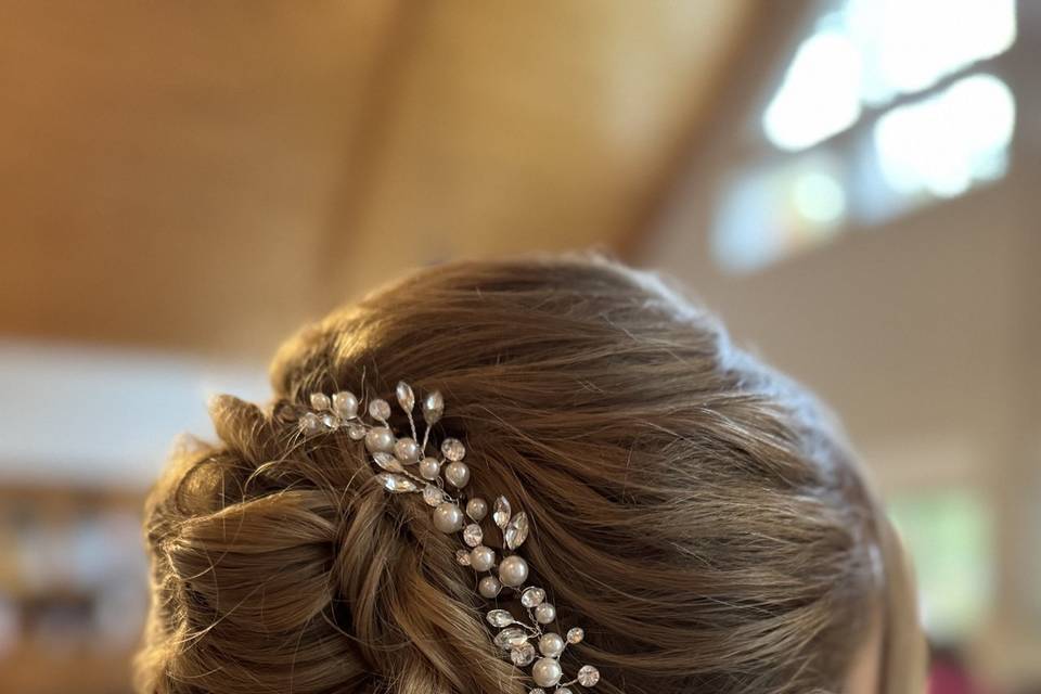 A French twist inspired bun