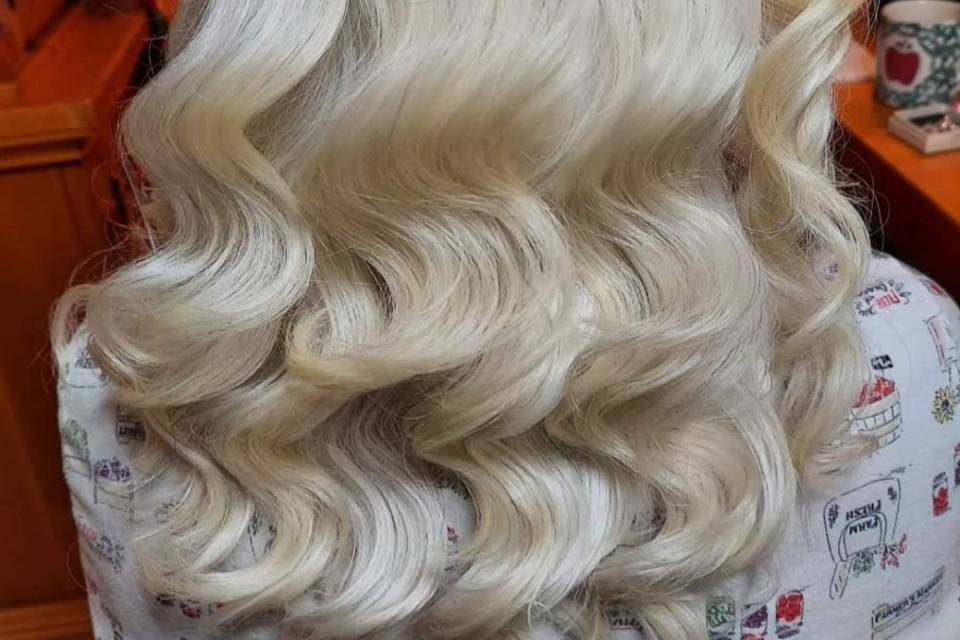Hollywood Waves