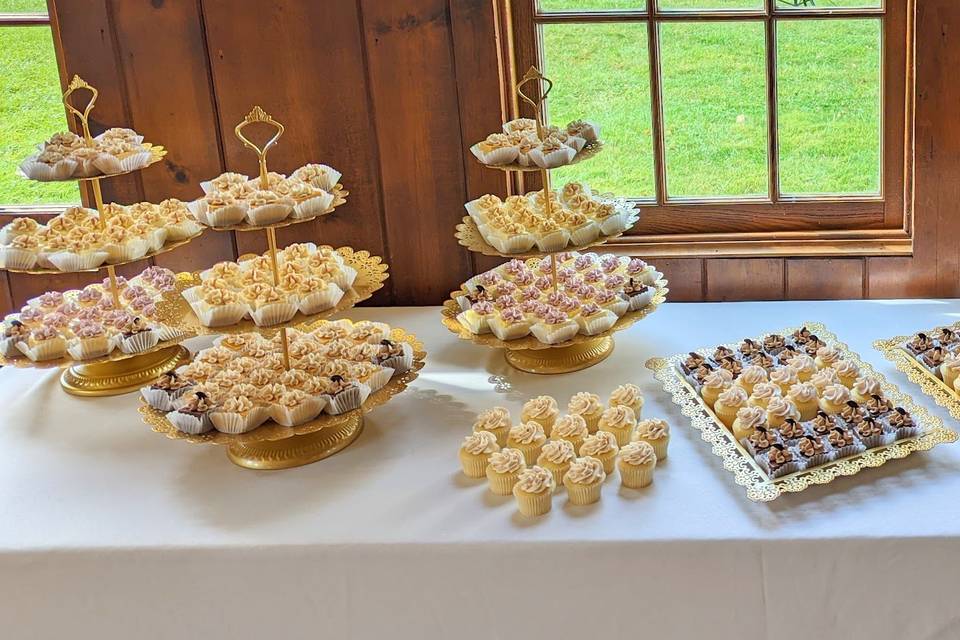 Cupcake & Cheesecake Display