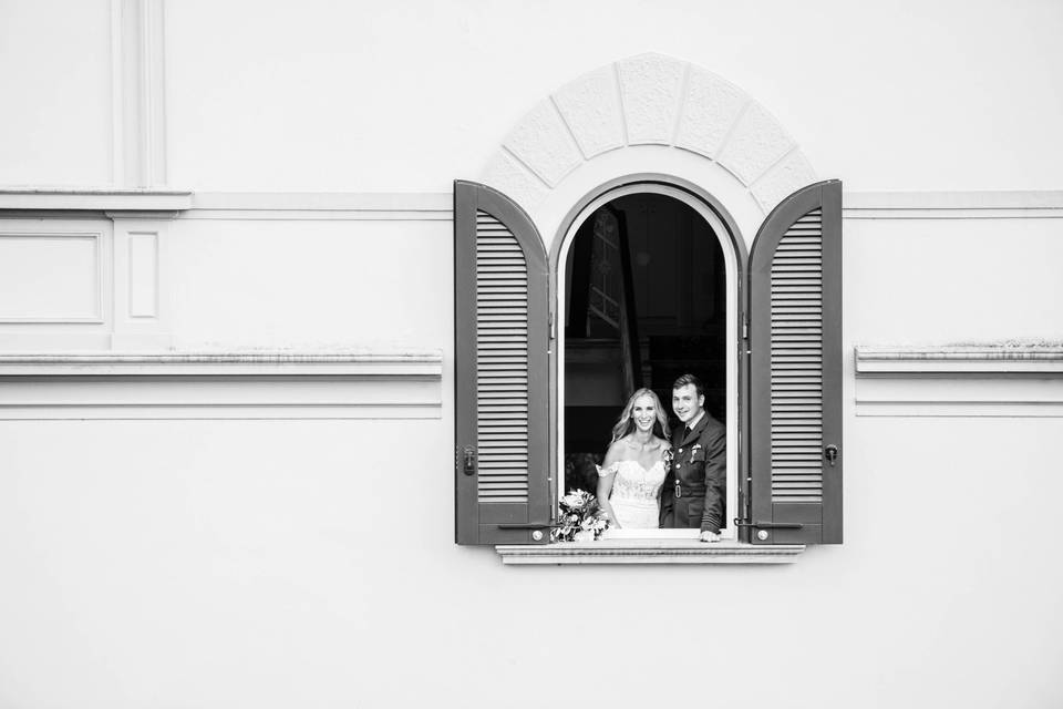 Bride-groom-tuscany-villa