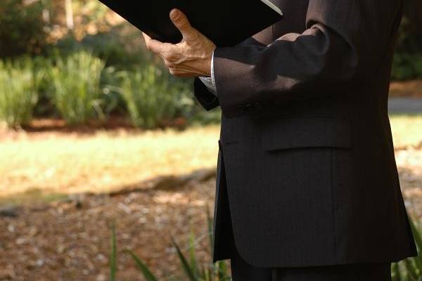 Reverend leading the wedding