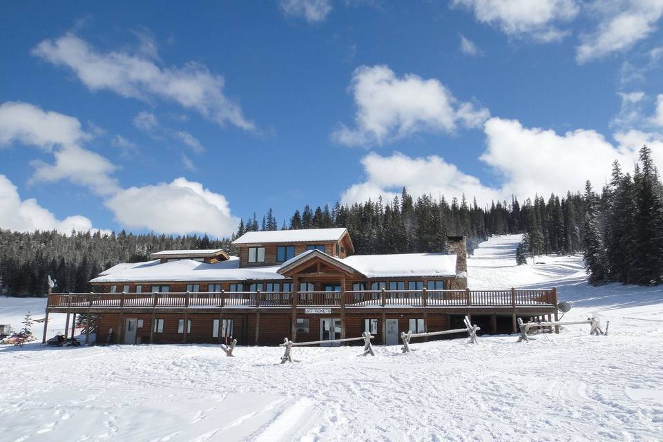 Meadowlark Ski Lodge