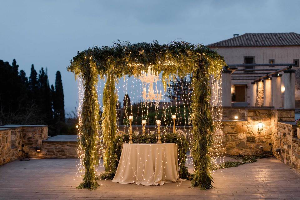 Round truss over bridal table