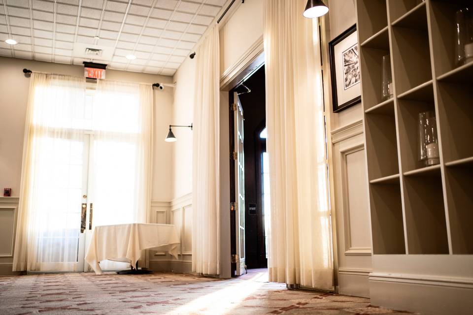 Evergreen room entryway