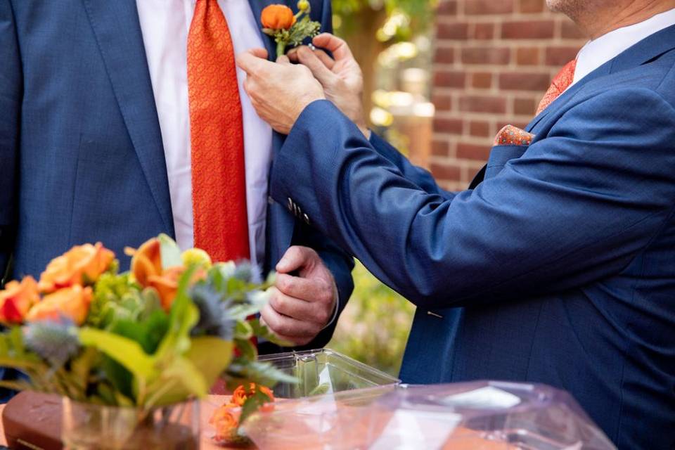 Pinning of the boutonniere
