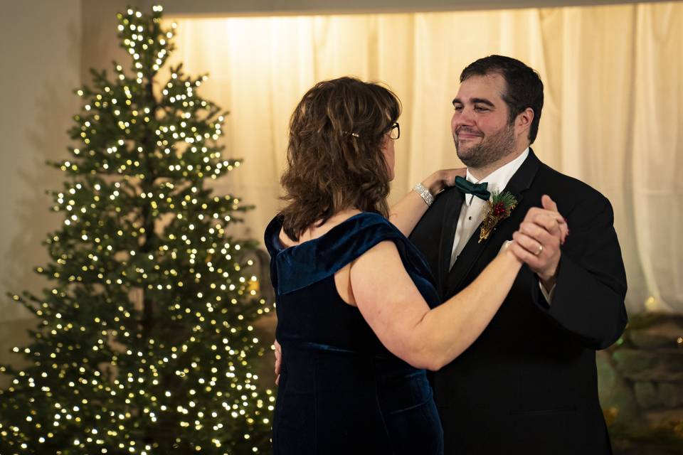 Christmas wedding 2022