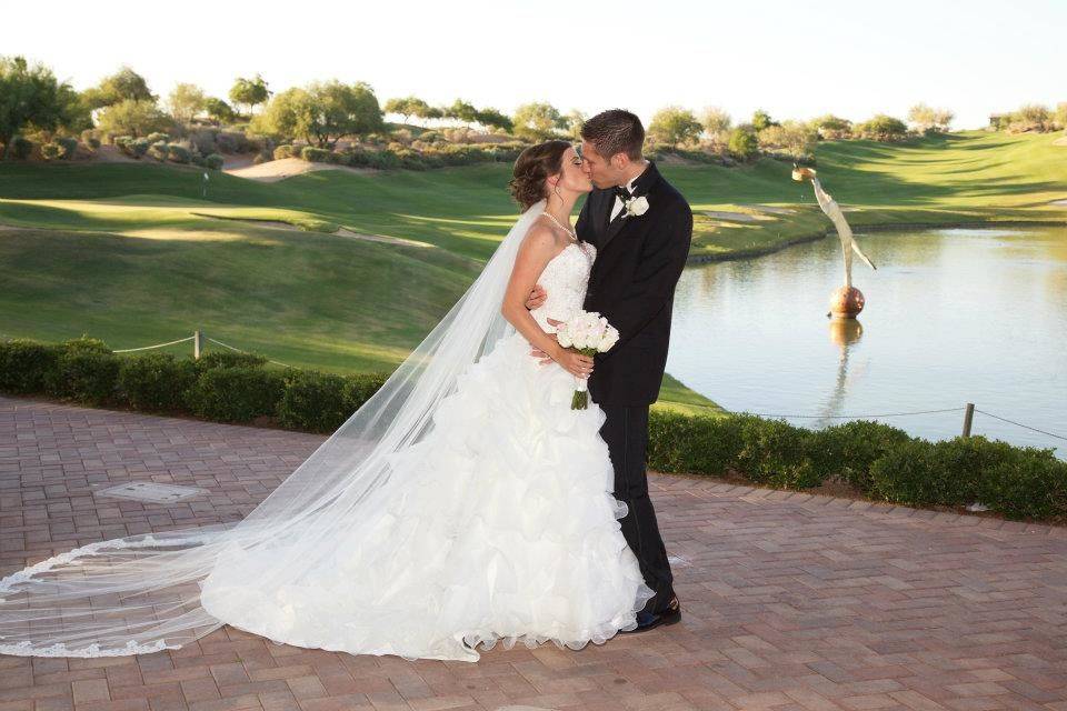 Bride & Groom smooch