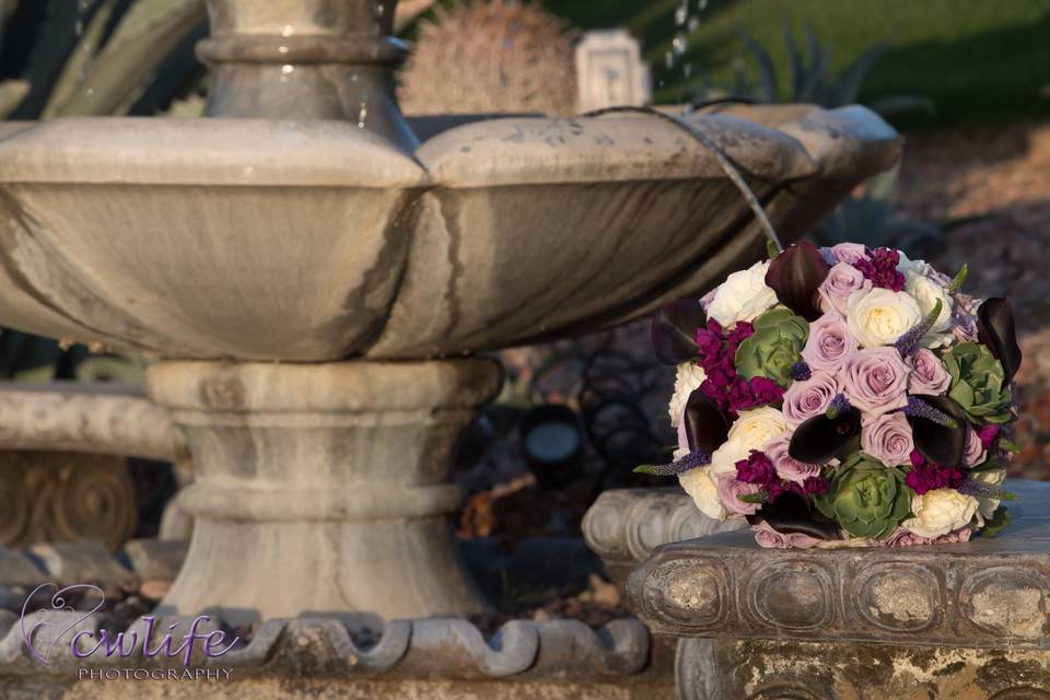 Bridal bouquet for callas, roses & succulents