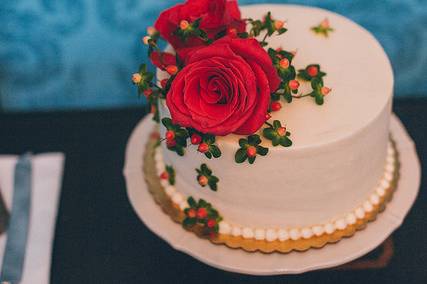 Wedding cake with roses