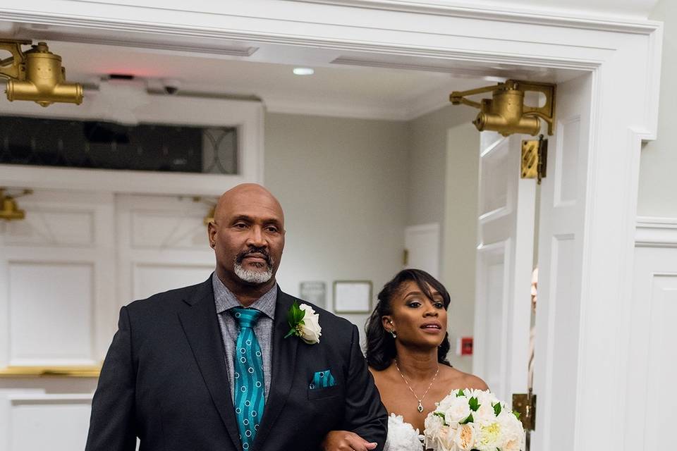 Bride entering the chapel