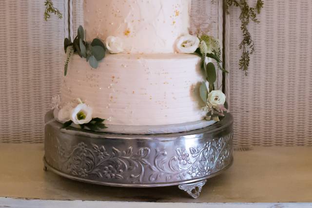 Gold flakes and ranunculus