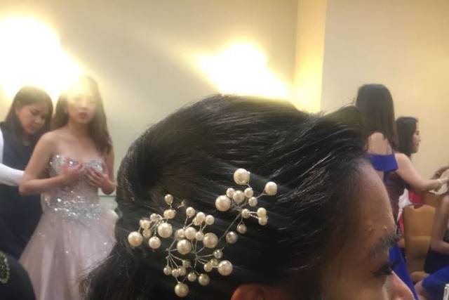 Half up/ half down style