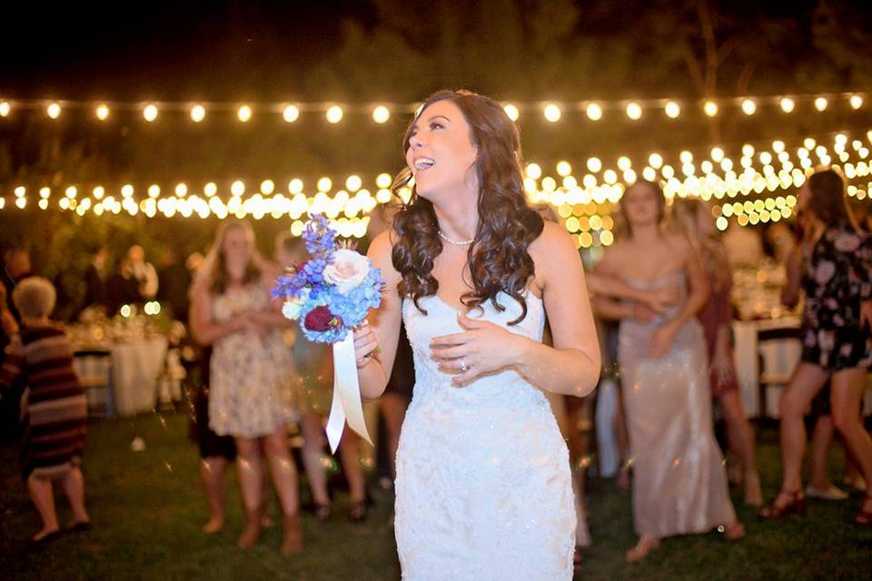 BOUQUET TOSS !