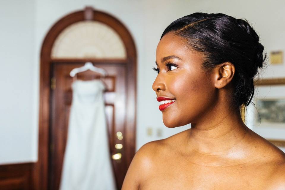 Bride with classic red lip