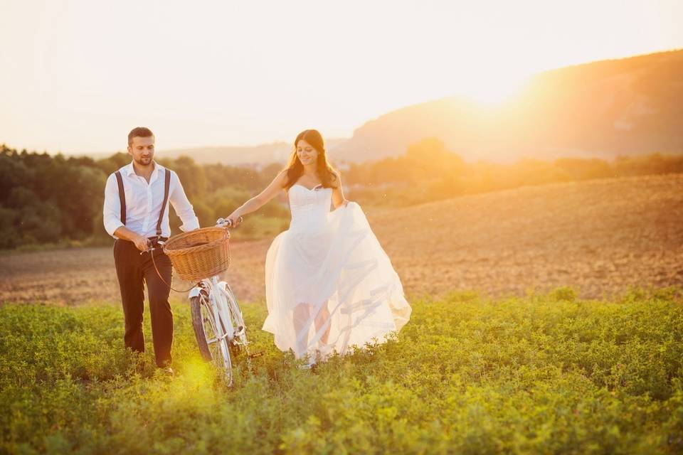 Couple with bicycle wedding photo