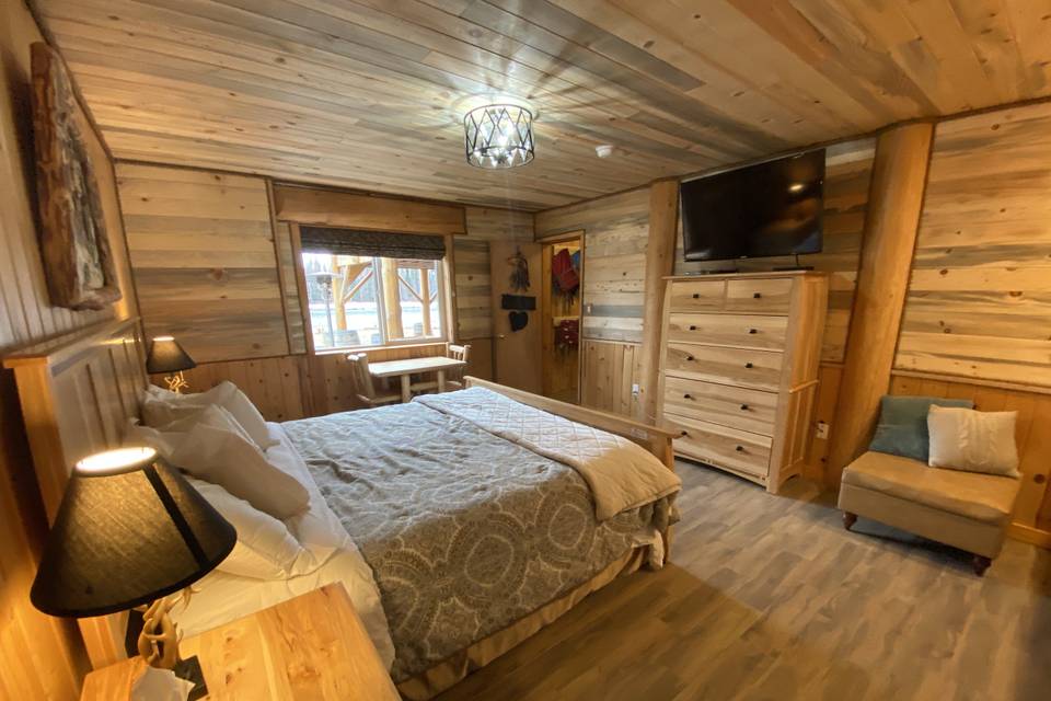 Wolves Den - 1 King Bed