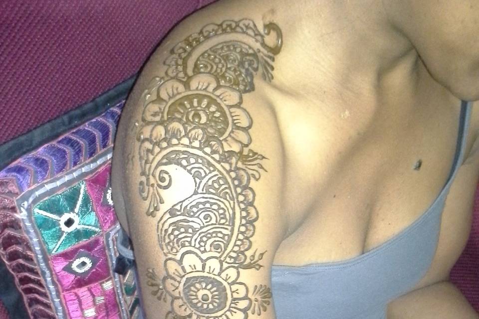 Shoulder henna