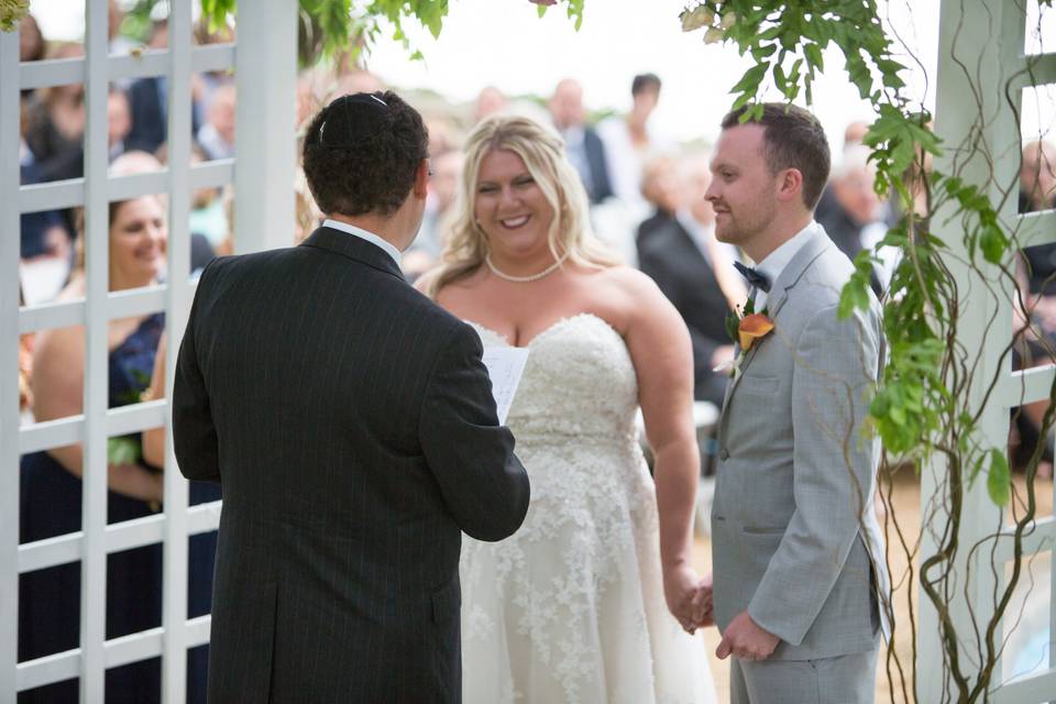 A light moment under chuppah