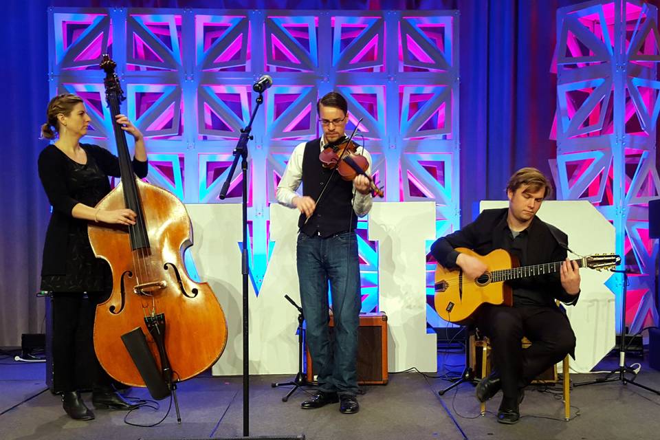 From the Gypsy Swing music of Paris to good ol’ Texas Style fiddling to Ragtime, the music of Le Mer will take you on a tour of some of the great classics from the 20’s to the 50’s.Le Mer can be a duo, trio, quartet, quintet…all the way up to an 8 piece band. These accomplished musicians are the perfect choice for themed events that require a unique style of music. Le Mer will treat your guests to some of the finest music of that era.