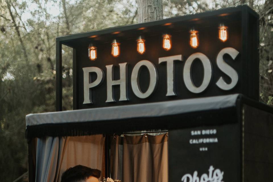 30-diy-photo-booth-ideas-your-guests-will-love-49-off
