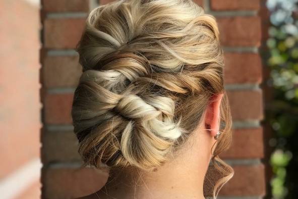 Lightweight beautiful Updo