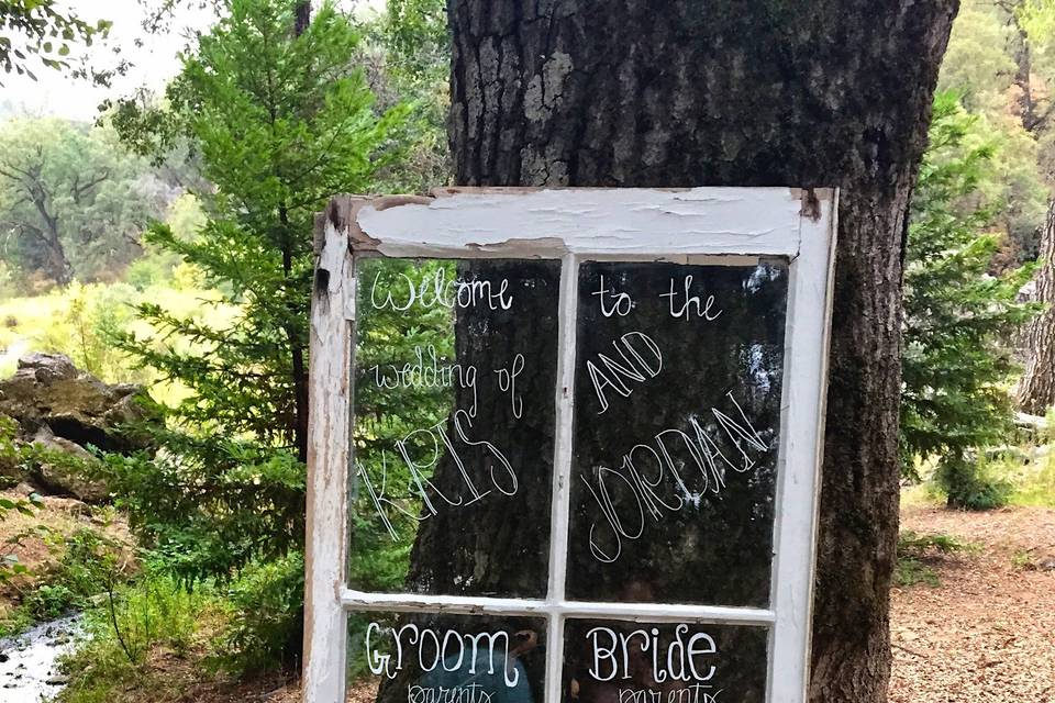 All About You Rentals - Wedding and Event Decor - Rustic Wood Slabs! I am  kind of a texture girl. Love this style🥰. www.allaboutyourentals.com # centerpieces #centerpiece #weddinginspirations #utahbrideandgroom #ut  #weddingrentals #eventrentals