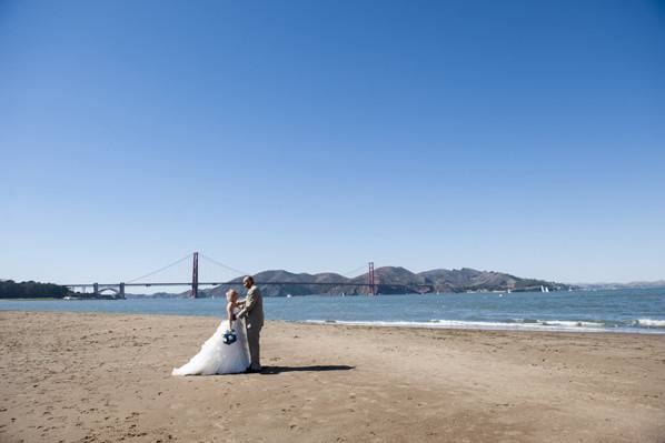 A lovely destination wedding at North Beach in San Francisco with the Golden Gate Bridge in the background.