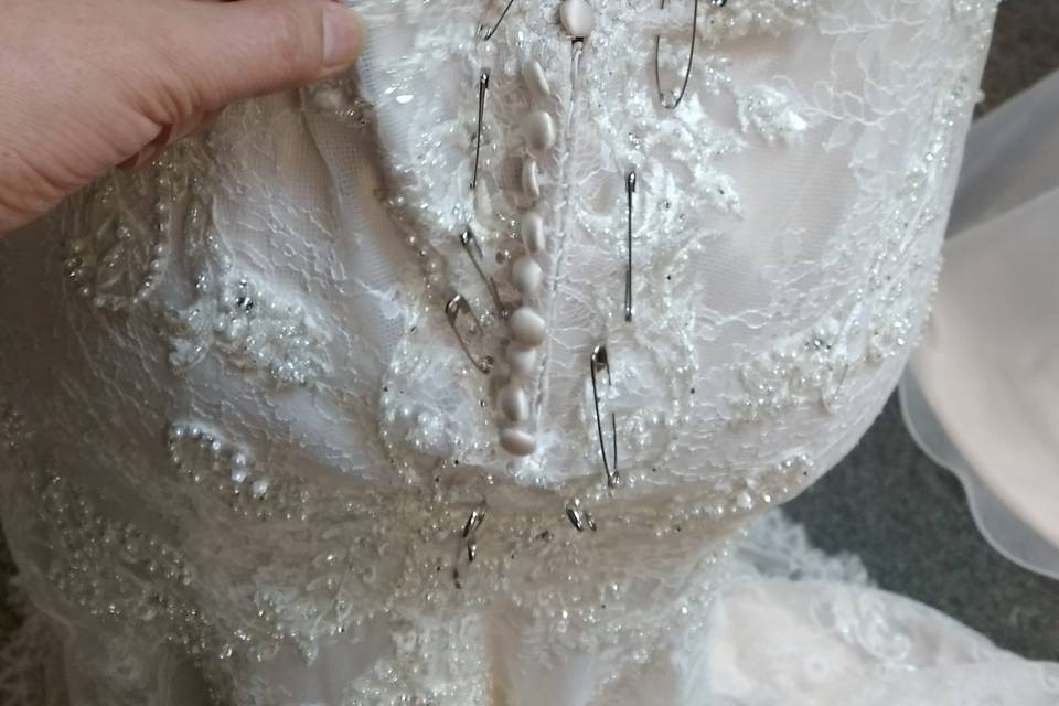 Sides in lace