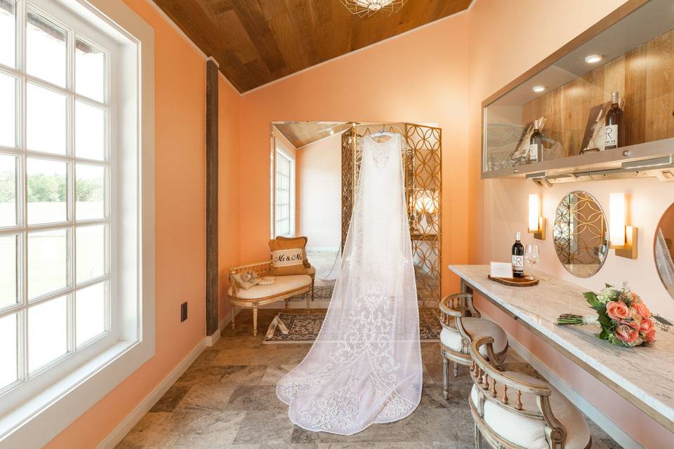 BarnHaus bridal room