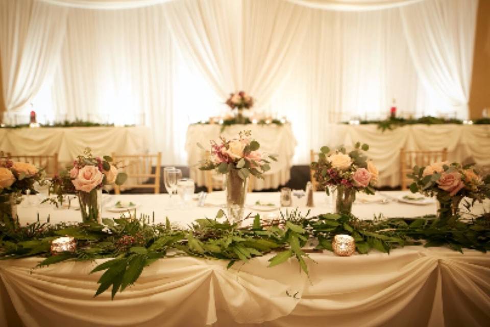 Head table arrangement