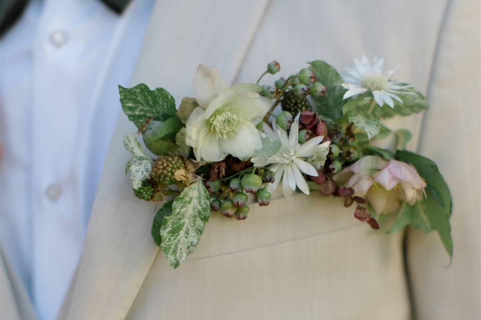 Mesa Bella Pocket Boutonniere
