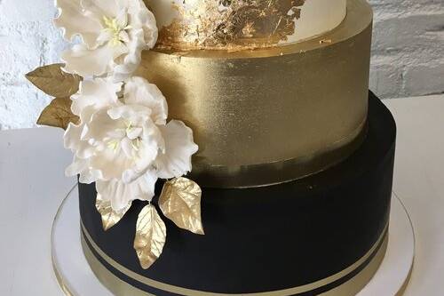 Elegant gold wedding cake
