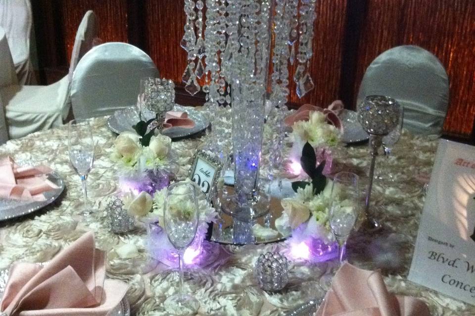 Table setting and centerpiece