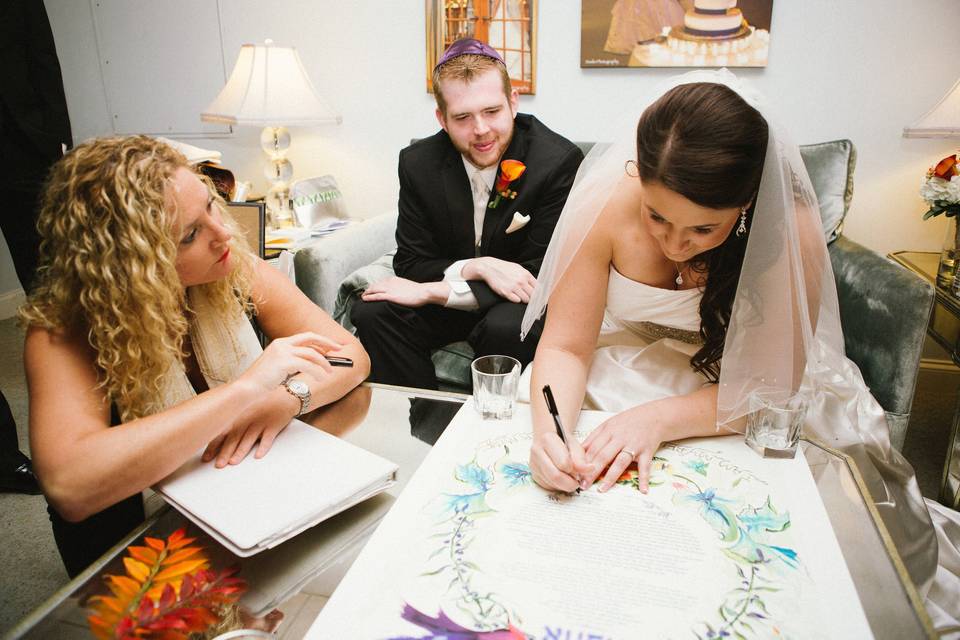 Signing the Kettubah