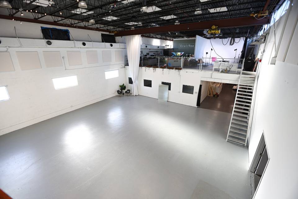 Warehouse B (Blank Canvas)