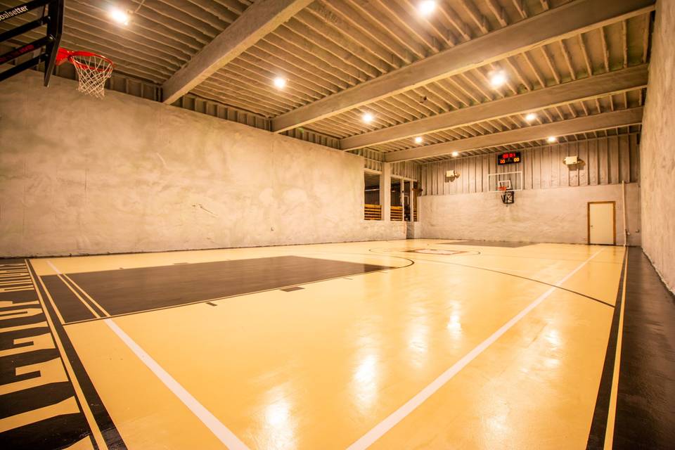Basketball & Pickleball Court