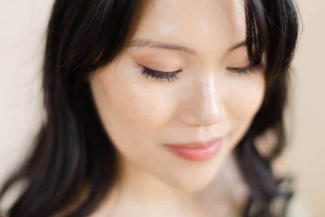 Glowy makeup looks