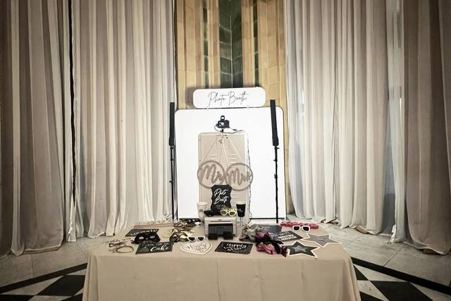 The Selfie Station