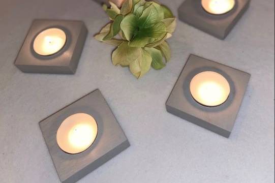 Tea light candle holder