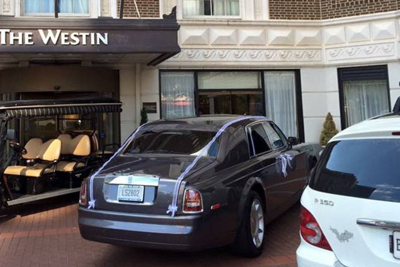 VIP Limo Service: Rolls Royce Phantom Stretch Limo