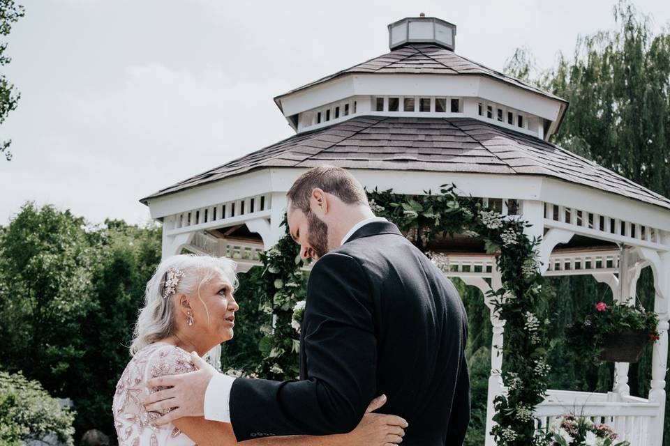 Chippewa Valley Wedding Crashe