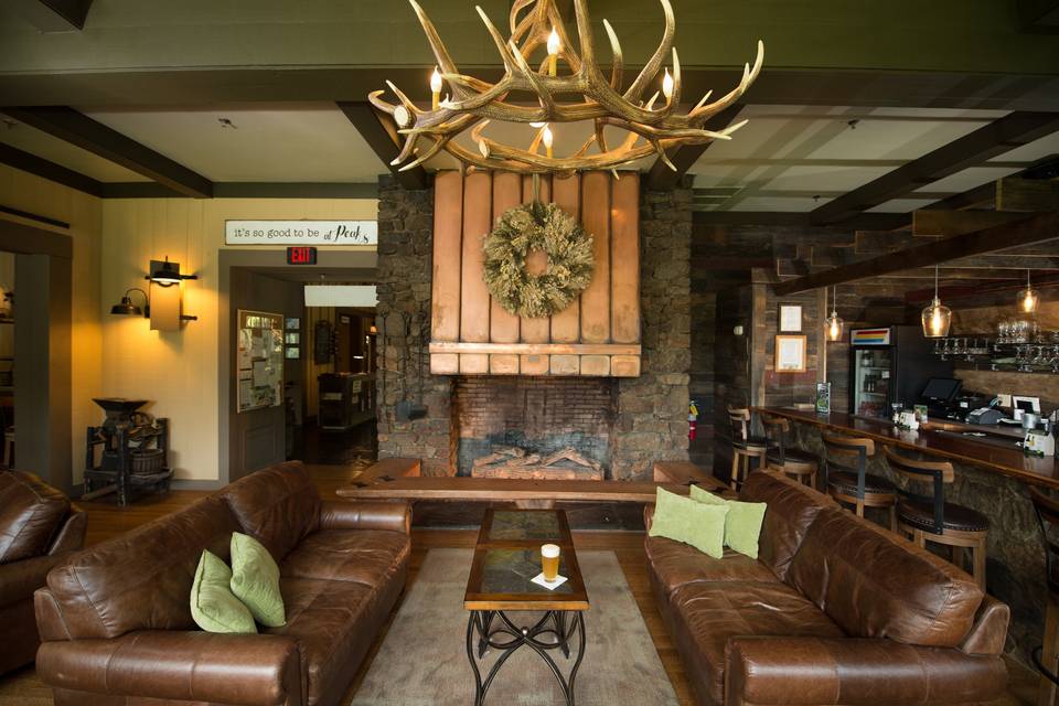 Bar & Lounge
