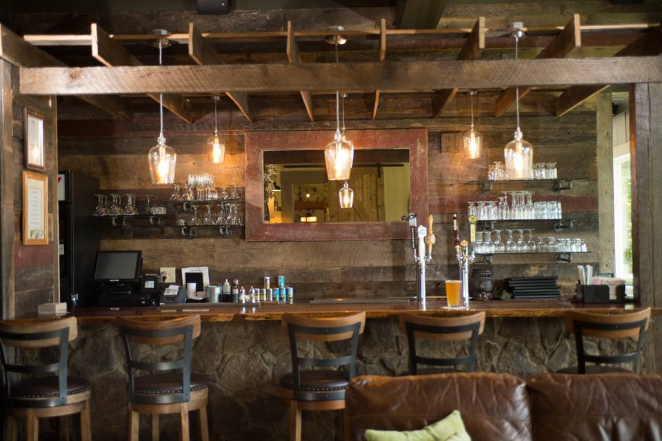 Bar & Lounge