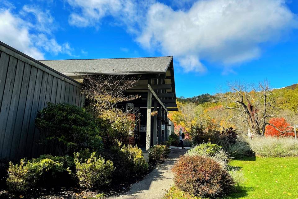 Peaks of Otter Lodge