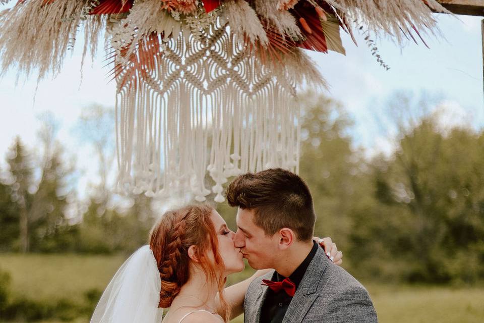Newlywed kiss