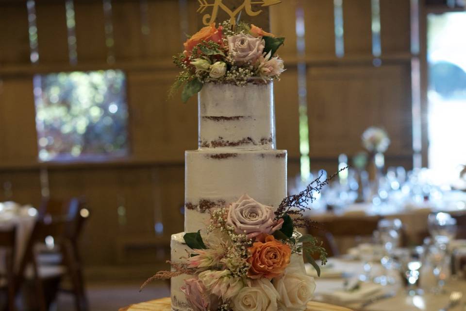 Wedding cake table