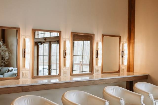Balcony Suite Beauty Bar